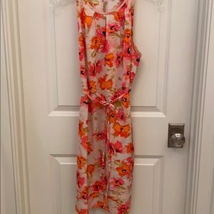 Sleeveless, Tied in the front dress.